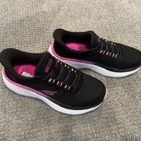 Womens Size 7.5 Sketchers Max Cushioning Endeavor Cardova Hands Free Slip-ins - Picture 2 of 6